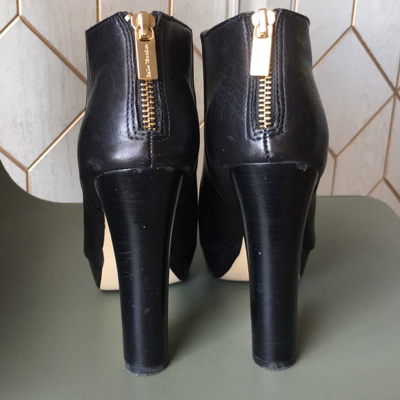 Michael Kors Lesly Bootie Black Leather Size 5 - Picture 2 of 8